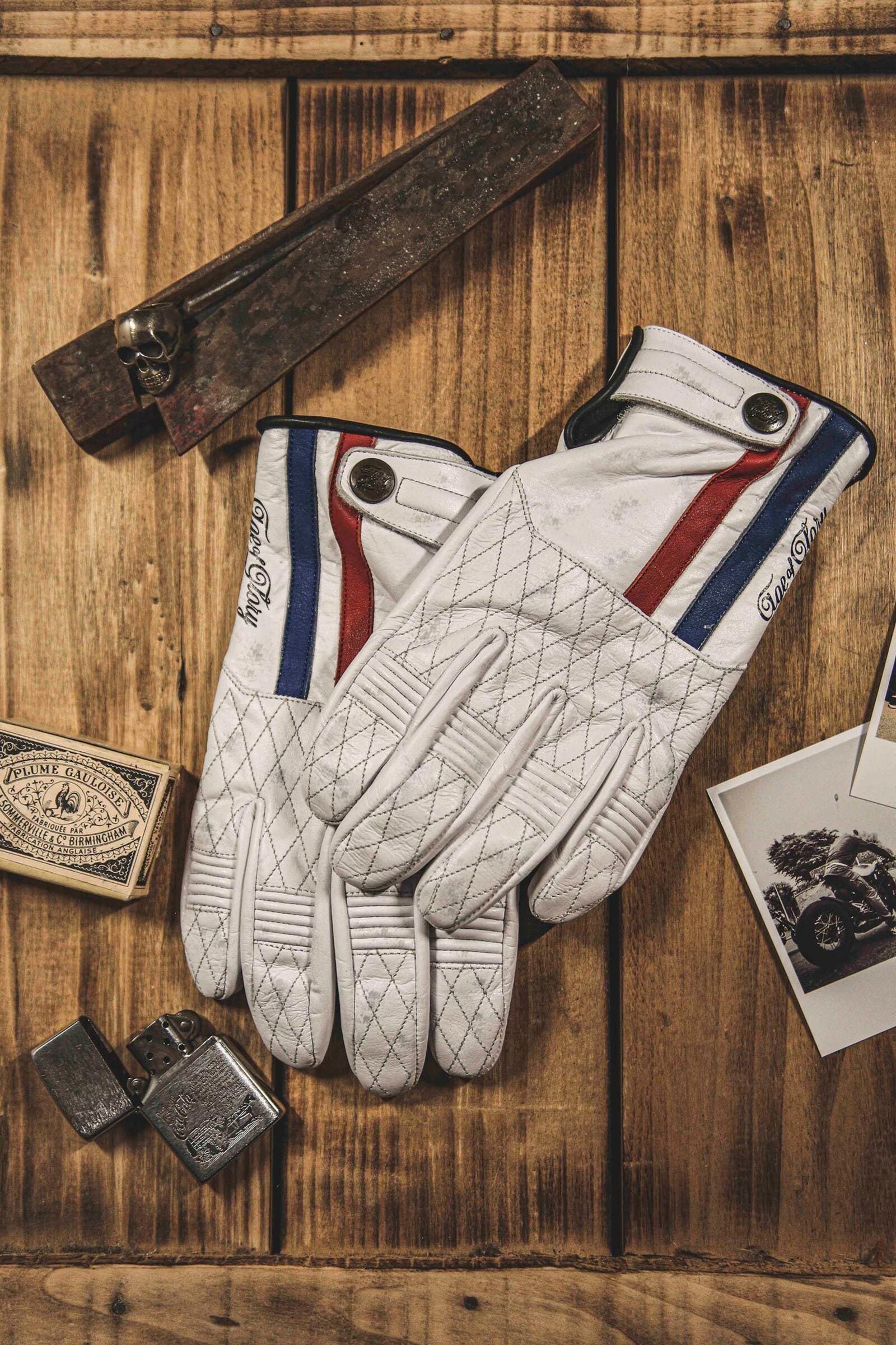 Age of Glory Miles Leather CE Gloves White Blue Red MoFa Lounge Künzelsau Hohenlohe Baden Württemberg 1