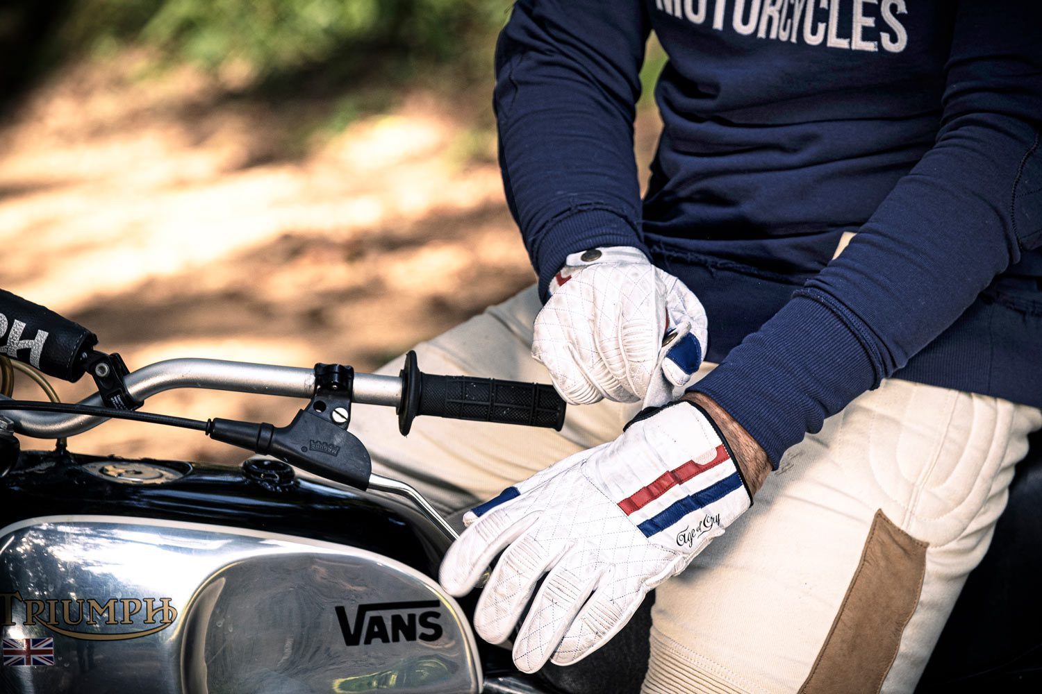 Age of Glory Miles Leather CE Gloves White Blue Red MoFa Lounge Künzelsau Hohenlohe Baden Württemberg 2