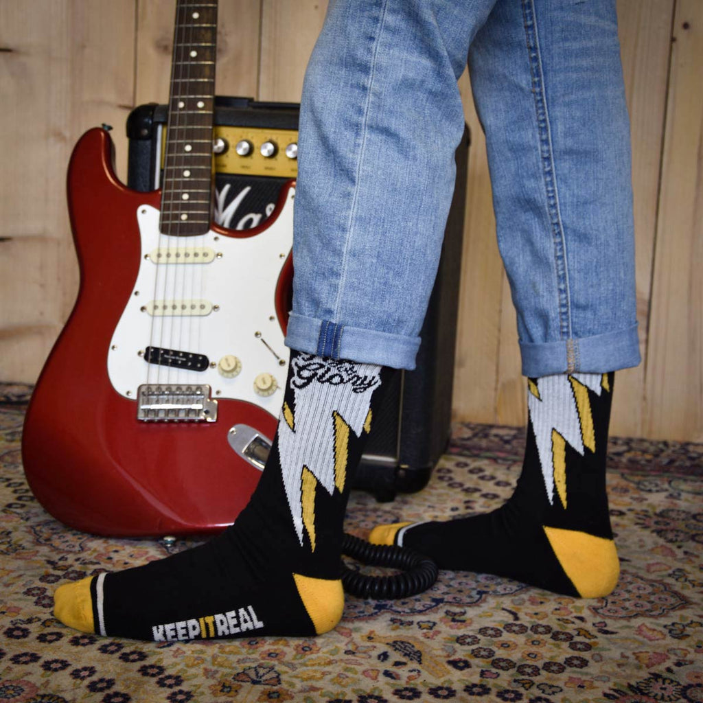 Age of Glory-Gestreifte Socken Schwarz-Gelb-Weiß MoFa Lounge Künzelsau Hohenlohe Baden Württemberg 2