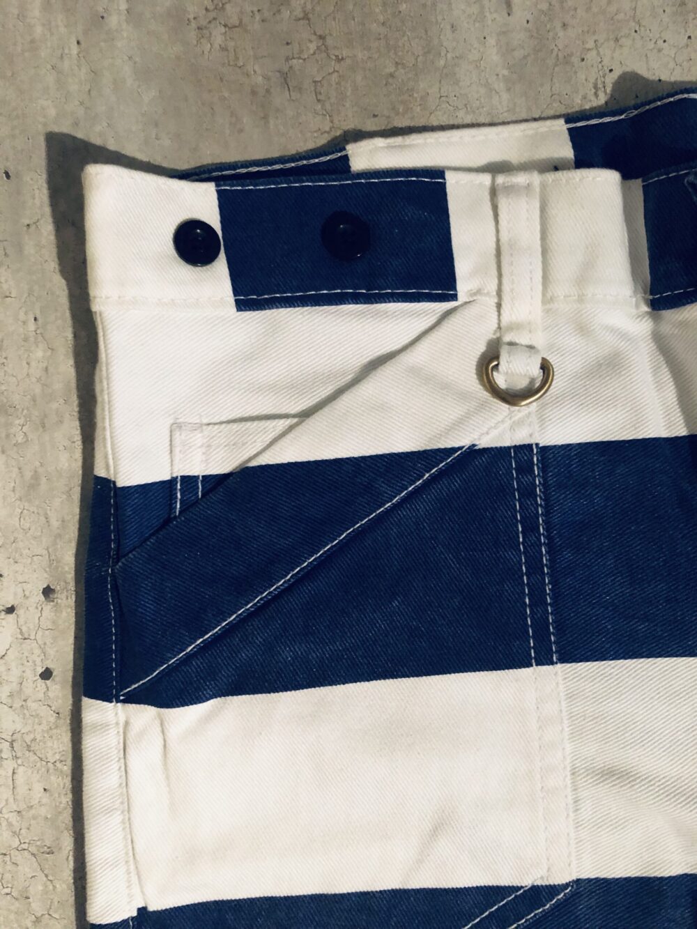 Prison pant HOLD FAST Denim blau-weiß 16Oz MoFa Lounge Künzelsau Hohenlohe Baden Württemberg 3