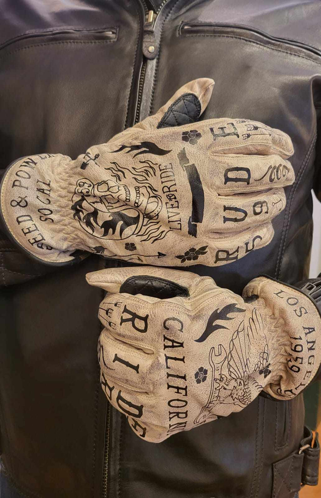 Rude Riders Tattoo Motorradhandschuhe aus weißen Leder MoFa Lounge Künzelsau Hohenlohe Baden Württemberg (2)