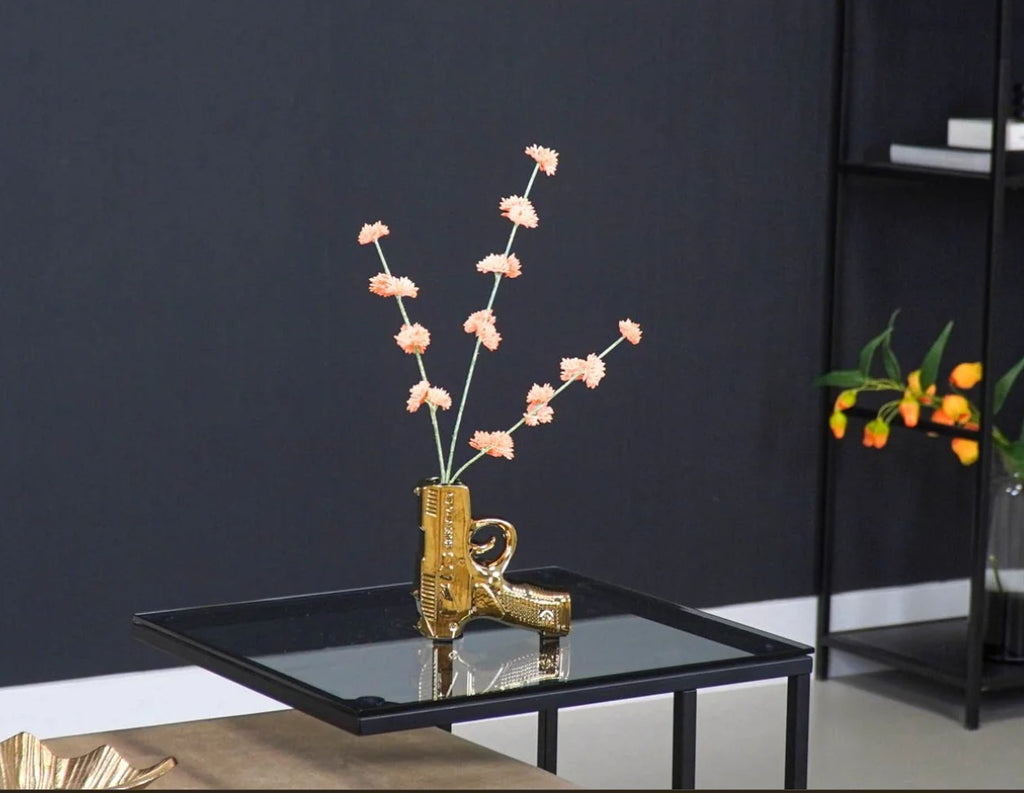 Pistolenvase gold klein MoFa Lounge Künzelsau Hohenlohe Baden Württenberg 1