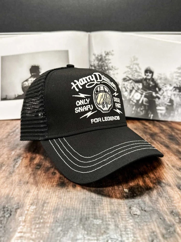 Trucker-Cap-schwarz-schraegansicht-links-only-snafu-drive-fast-helm-harry-damson 2