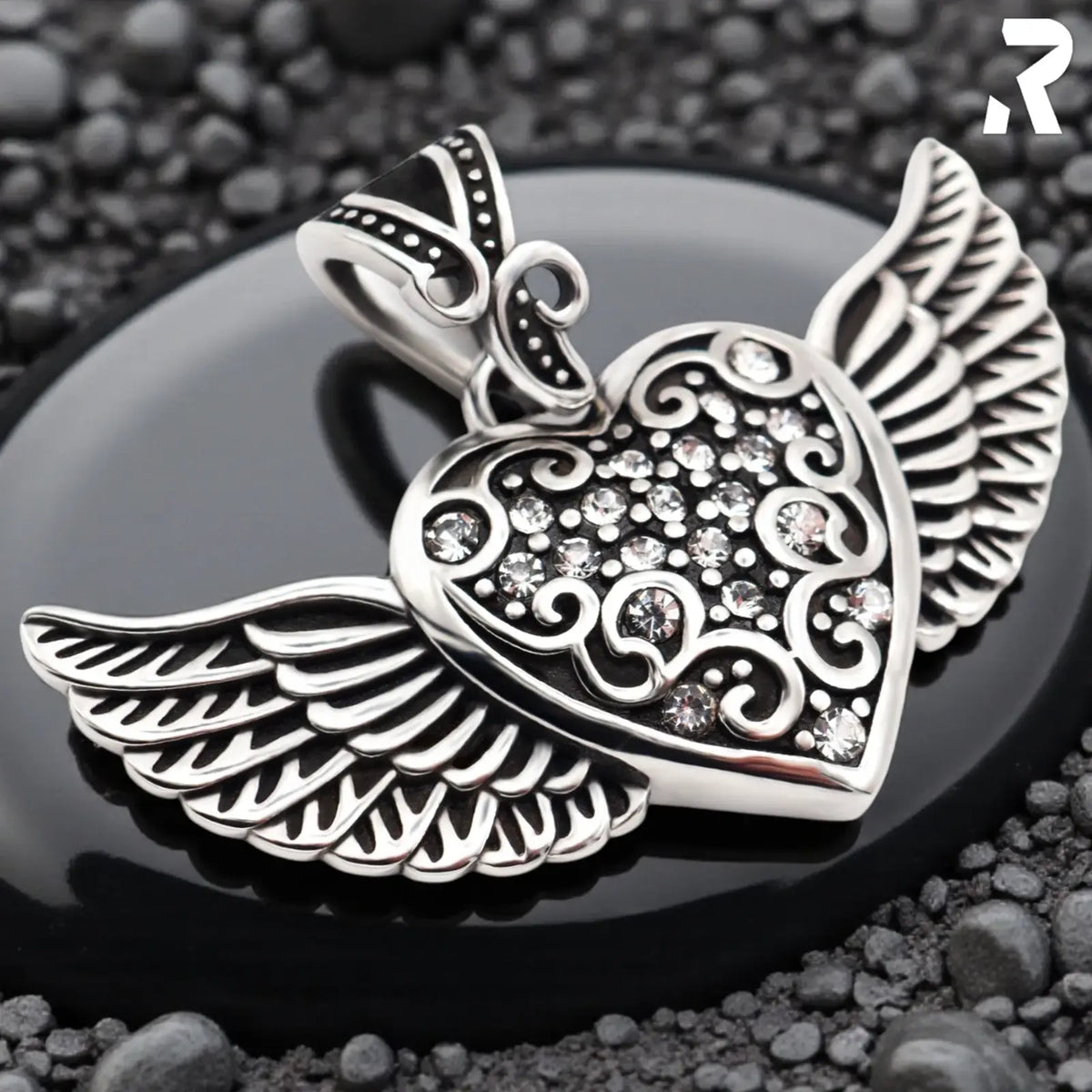 Rockyfy Edelstahl Kettenanhänger Iron Seraph by Rockyfy – Geflügeltes Herz mit Kristallen MoFa Lounge Künzelsau Hohenlohe Baden Württemberg 1