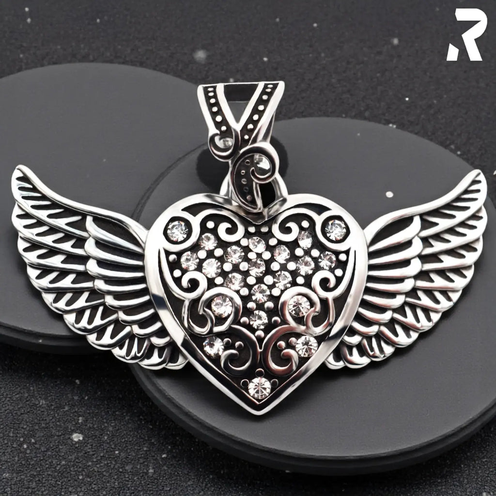 Rockyfy Edelstahl Kettenanhänger Iron Seraph by Rockyfy – Geflügeltes Herz mit Kristallen MoFa Lounge Künzelsau Hohenlohe Baden Württemberg