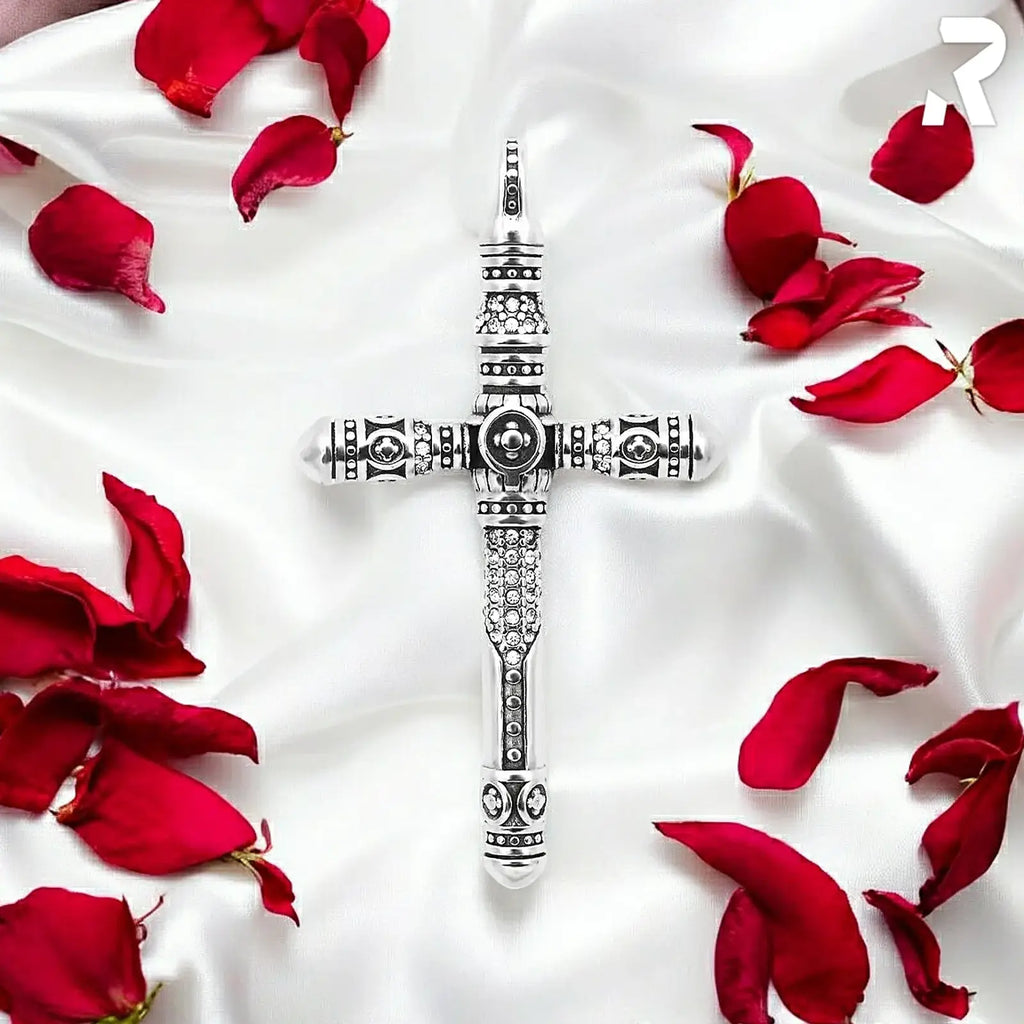 Rockyfy Edelstahl Kreuz Anhänger White Cross by Rockyfy – Eleganter Kreuzschmuck mit hellen Kristallen MoFa Lounge Künzelsau Hohenlohe Baden Württemberg 3