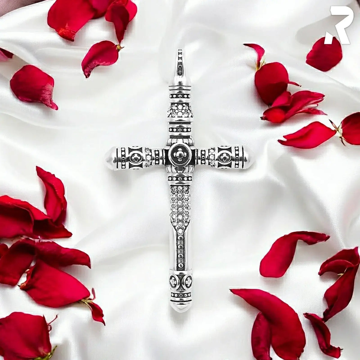 Rockyfy Edelstahl Kreuz Anhänger White Cross by Rockyfy – Eleganter Kreuzschmuck mit hellen Kristallen MoFa Lounge Künzelsau Hohenlohe Baden Württemberg 3