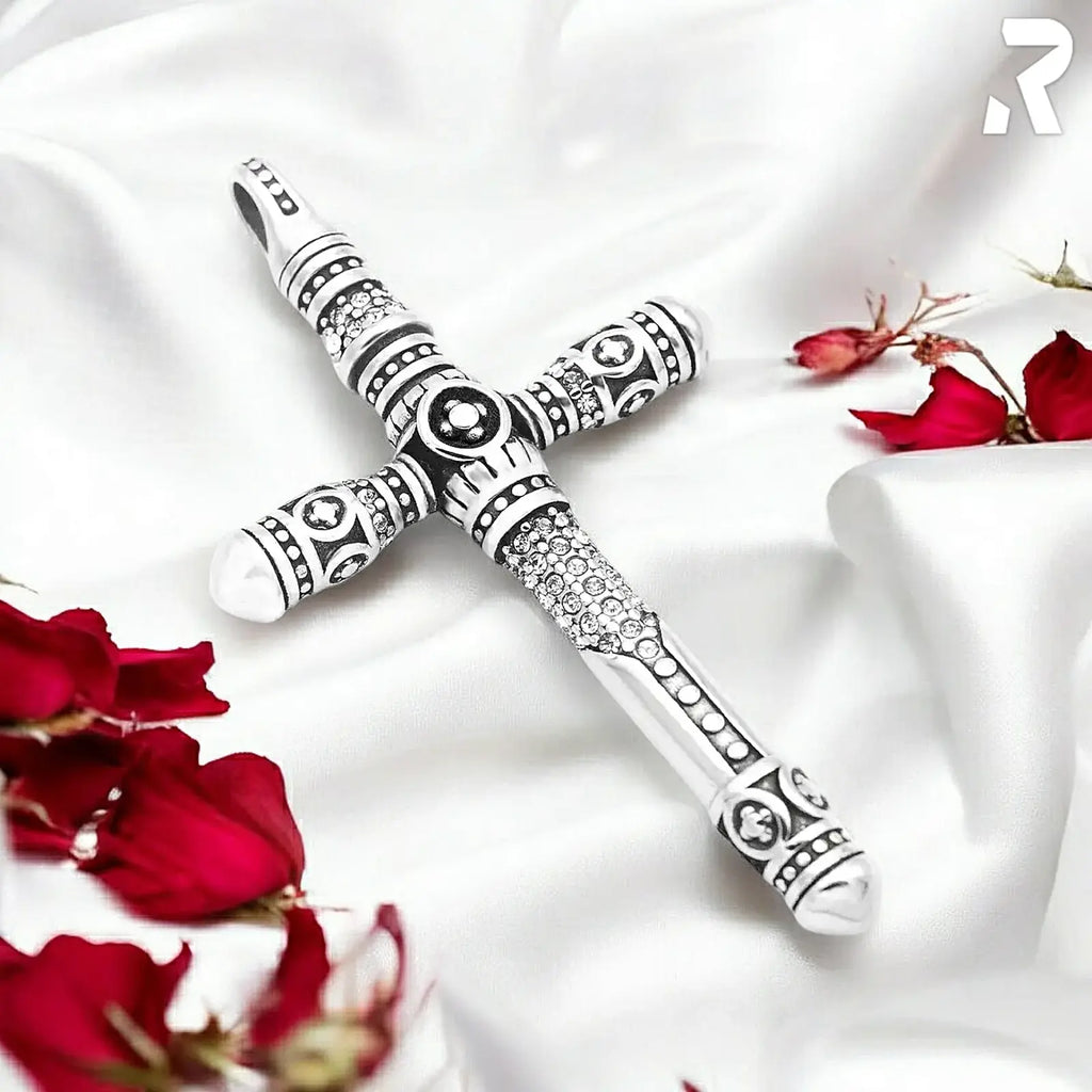Rockyfy Edelstahl Kreuz Anhänger White Cross by Rockyfy – Eleganter Kreuzschmuck mit hellen Kristallen MoFa Lounge Künzelsau Hohenlohe Baden Württemberg