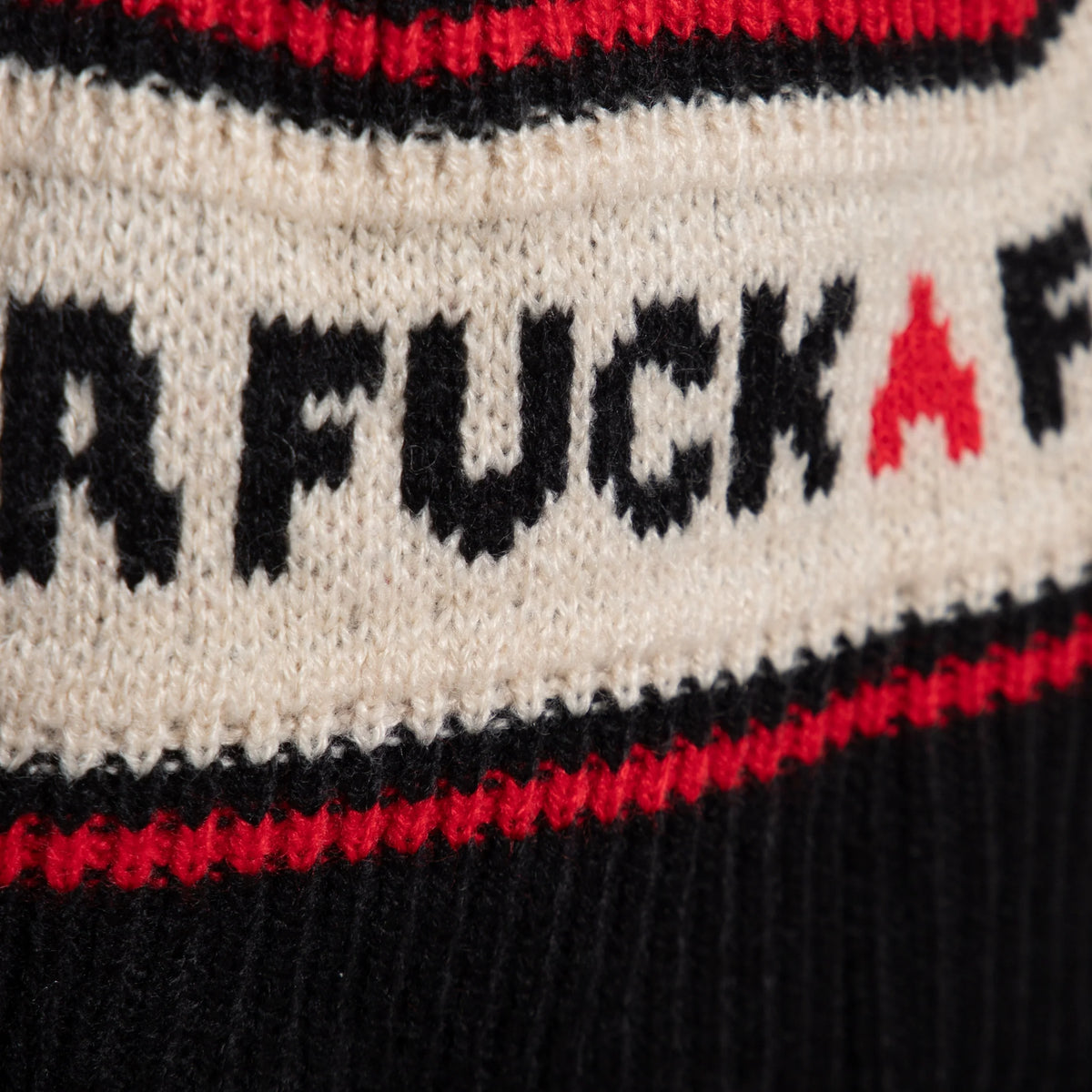 King Kerosin Strickmütze 'Never fuck a fucker' in Schwarz